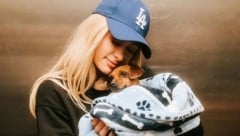 Paris Hilton kümmert sich jetzt um Hündchen „Zuzu“. (Bild: www.instagram.com/parishilton)