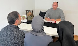 Mutter, Vater und Schwester des getöteten Mustafa Im Gespräch mit der „Krone“. Sie wollen ...