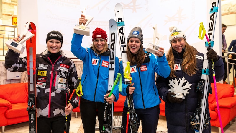 Das erfolgreiche ÖSV-Quartett (v.l.): Carmen Spielberger (2.), Nadine Fest (1.), Leonie Zegg (3.) und Victoria Olivier (4.). (Bild: GEPA pictures)