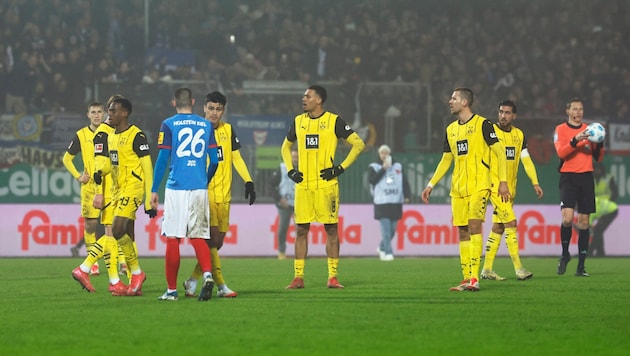 Borussia Dortmund conceded a 2:4 defeat in Kiel. (Bild: AFP/APA/Axel Heimken)