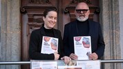 Leiterin Nina Ortner und Vorstandsvorsitzender August Schmölzer präsentieren das Programm für ...