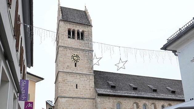 Der Tatort: Die Stadtpfarrkirche zum Heiligen Hippolyt (Bild: Roland Hölzl/Roland Hoelzl)