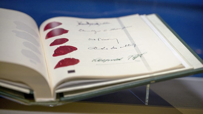 Signed state treaty with the signature of Leopold Figl