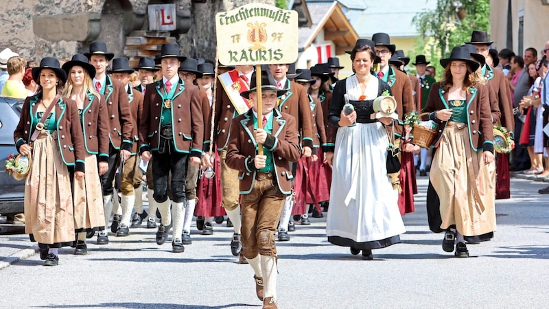 Parade of traditional music in Rauris (Bild: Roland Hölzl/Roland Hoelzl)