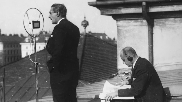 Großreportage der RAVAG 1929 in Wien: Als das Luftschiff „Graf Zeppelin“ Wien überflog, wurden mehrere Übertragungsstellen auf Hausdächern installiert. (Bild: picturedesk.com/Rübelt, Lothar / ÖNB-Bildarchiv / picturedesk.com)