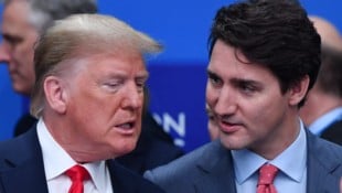 US-Präsident Donald Trump mit dem scheidenden Premierminister Kanadas Justin Trudeau (Bild: APA/AFP/Nicholas Kamm)