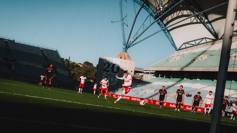 Salzburgs Petar Ratkov traf per Elfmeter. (Bild: Fabian Weirather - FC Red Bull Salzburg 2025)