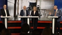 Klaus Herrmann und Corinna Milborn moderierten die Elefantenrunde, in deren Zentrum Hans Peter Doskozil und Norbert Hofer standen. (Bild: Antal Imre)