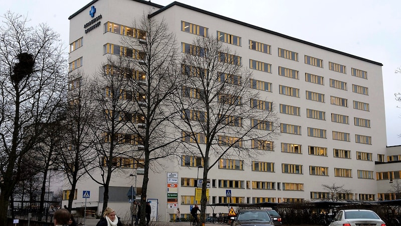 Mitarbeiter der Universitätsklinik in Uppsala waren am Transplantationserfolg beteiligt. (Bild: APA/AFP)