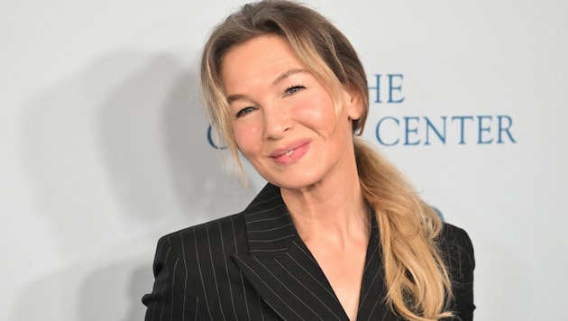 Renée Zellweger has now revealed an Oscar mishap that could have happened to Bridget Jones. (Bild: APA/Getty Images via AFP/GETTY IMAGES/Paras Griffin)