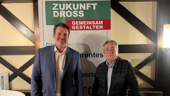Christoph Kitzler und Dietmar Kirschbaum wollen mit ihrer neuen Partei Zukunft Droß Transparent ...
