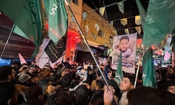 Zu früh gefreut? Palästinenser feiern nach der Ausrufung einer Waffenruhe im Gazastreifen im ...
