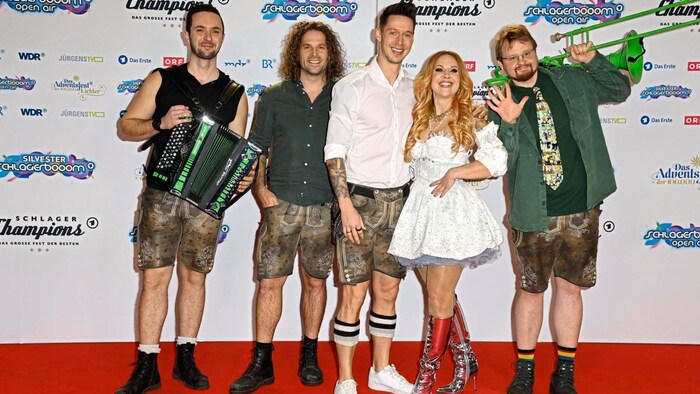 Gerade noch bei Florian Silbereisens „Schlagerchampions“ in Berlin, jetzt bei der „Winter Musi“: ...