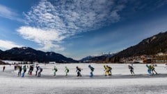 Der Weißensee ist mit den vielen Oranjes wieder orange gefärbt. (Bild: Stefan Valthe)