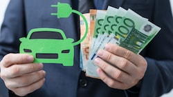 Neue Steuern auf E-Autos soll Geld in die Staatskasse spülen. (Bild: vegefox.com - stock.adobe.com)