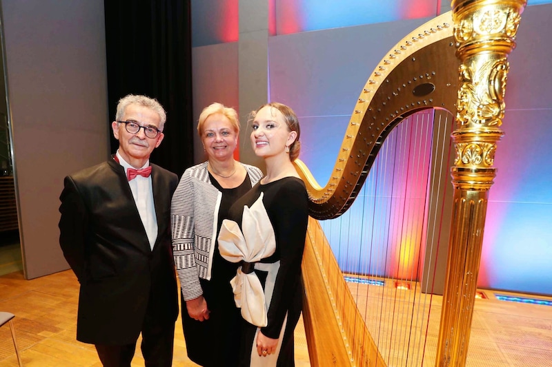 Conductor Alfred Eschwé, Mayor Andrea Kö and soprano Aleksandra Szmyd (Bild: Reinhard Judt)