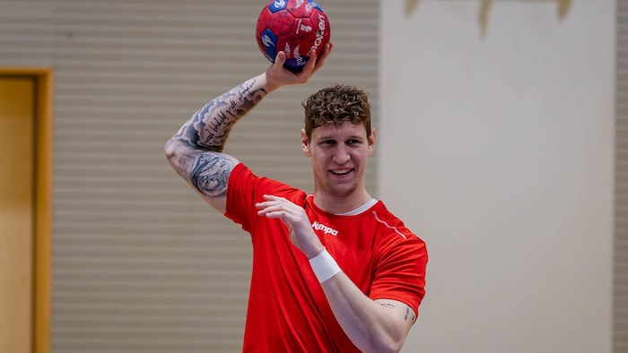 Frimmel's right arm is completely tattooed.