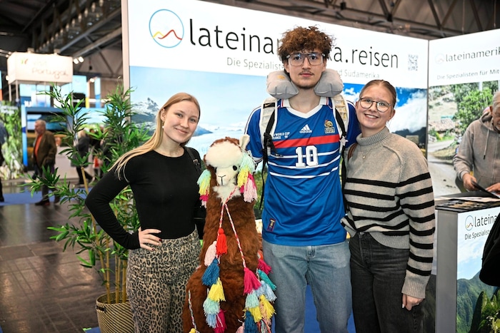 Auch junge Menschen besuchen die Messe.
