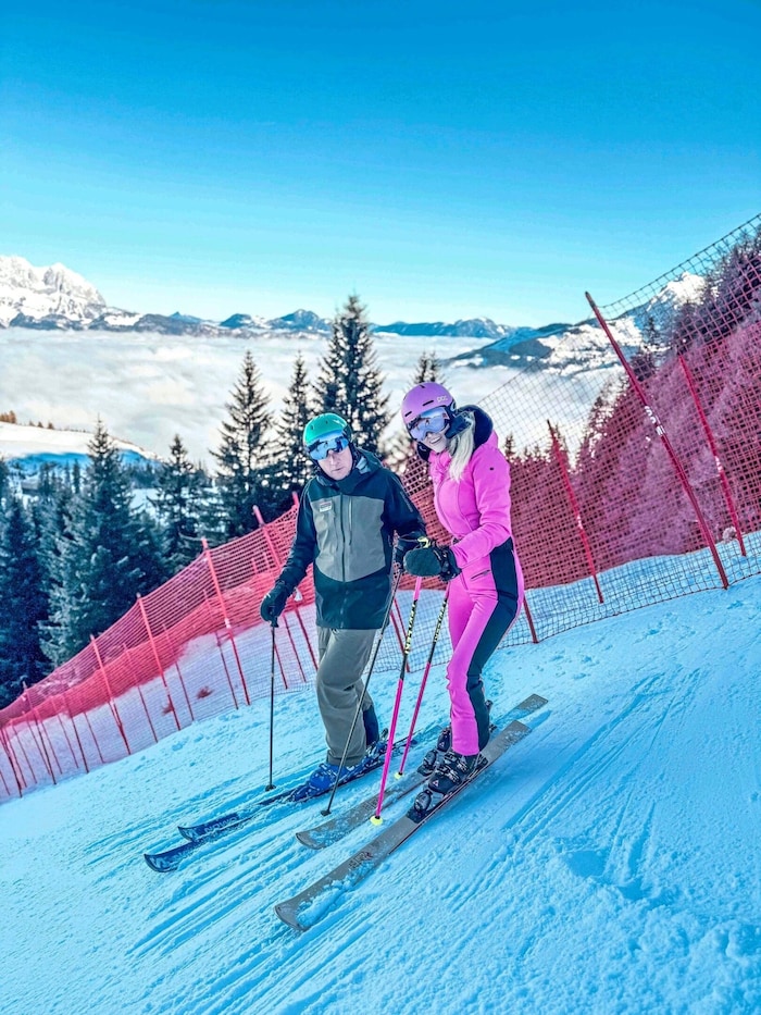 Fritz „The Cat“ Strobl mit Melissa Naschenweng auf der Streif