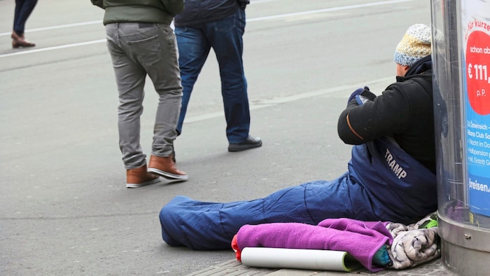 Several homeless people have taken up residence in Herrengasse.