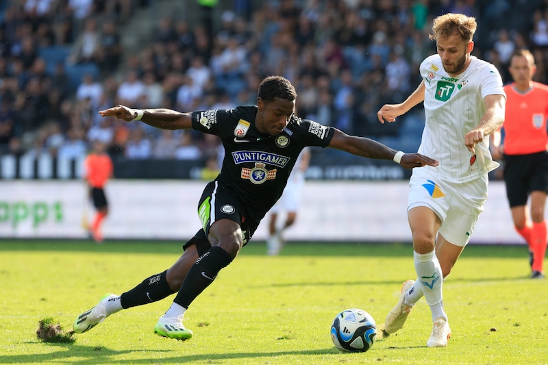 Dominik Stumberger (re., im Tirol-Trikot) kommt mit der Erfahrung von 47 Bundesligaspielen nach Voitsberg. (Bild: GEPA/GEPA pictures)