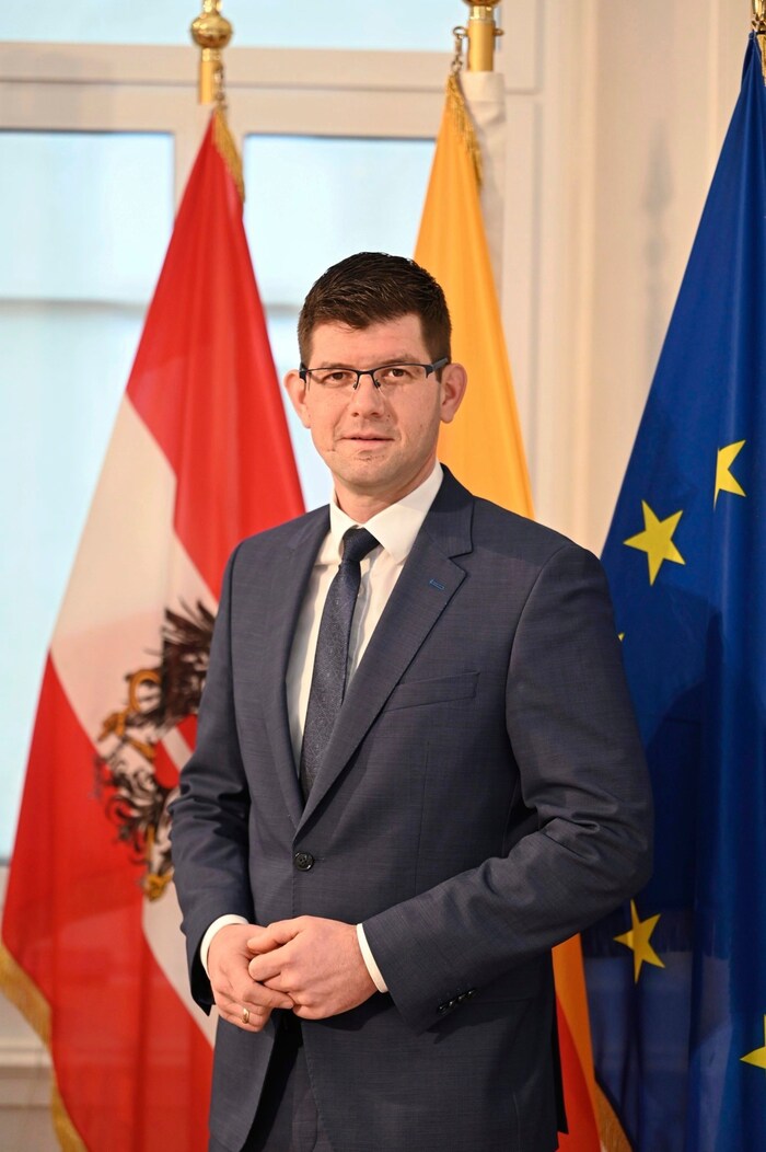 ÖVP-Chef Martin Gruber will ein Verbot im gesamten Pflichtschulbereich