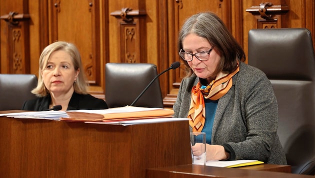 The coalition around Elke Kahr (KPÖ, right) and Judith Schwentner (Greens) rejected the motion (Bild: Jauschowetz Christian/Christian Jauschowetz)