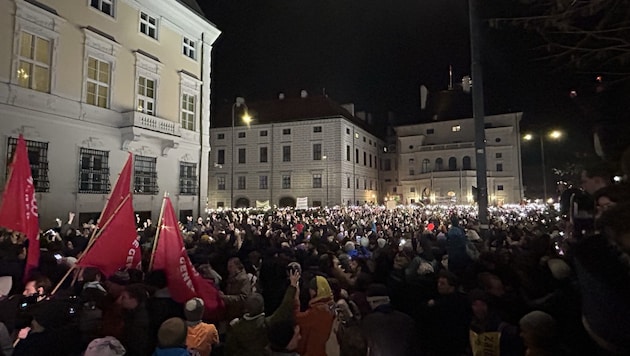 Last week, tens of thousands gathered for a demonstration against the possible black-blue government in Vienna. (Bild: Sandra Beck)