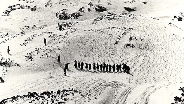 Am Krippenstein suchten 1954 über 400 Personen nach zehn Schülern und drei Lehrern. (Bild: Marion Hörmandinger)