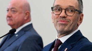 FPÖ-Chef Herbert Kickl und ÖVP-Obmann Christian Stocker könnten sich bei den am Montag startenden Verhandlungen schnell finden.  (Bild: APA/Helmut Fohringer)