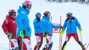 Im ÖSV-Slalomteam gibt es in Wengen eine Umstellung: Christian Hirschbühl (li.) wird wie auch Dominik Raschner, Marco Schwarz, Adrian Pertl und Michael Matt (v. l.) an den Start gehen dürfen. (Bild: GEPA pictures)