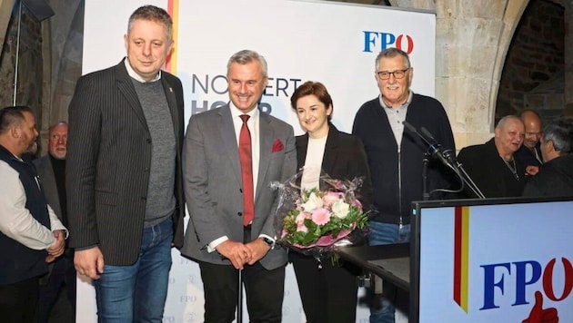 FPÖ-Spitzenkandidat Hofer mit Salzburgs Landes-Vize-Chefin Marlene Svazek und Landesparteiobmann Alexander Petschnig. (Bild: zVg)