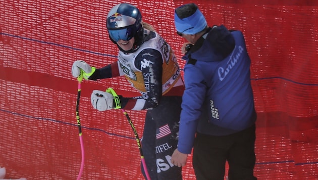 After her scare during downhill training in Cortina d'Ampezzo, Lindsey Vonn has given the all-clear. (Bild: AP ( via APA) Austria Presse Agentur/ASSOCIATED PRESS)