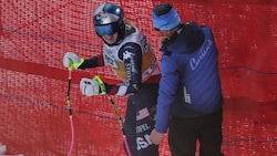 Nach ihrer Schrecksekunde beim Abfahrtstraining in Cortina d‘Ampezzo hat Lindsey Vonn Entwarnung gegeben. (Bild: AP ( via APA) Austria Presse Agentur/ASSOCIATED PRESS)