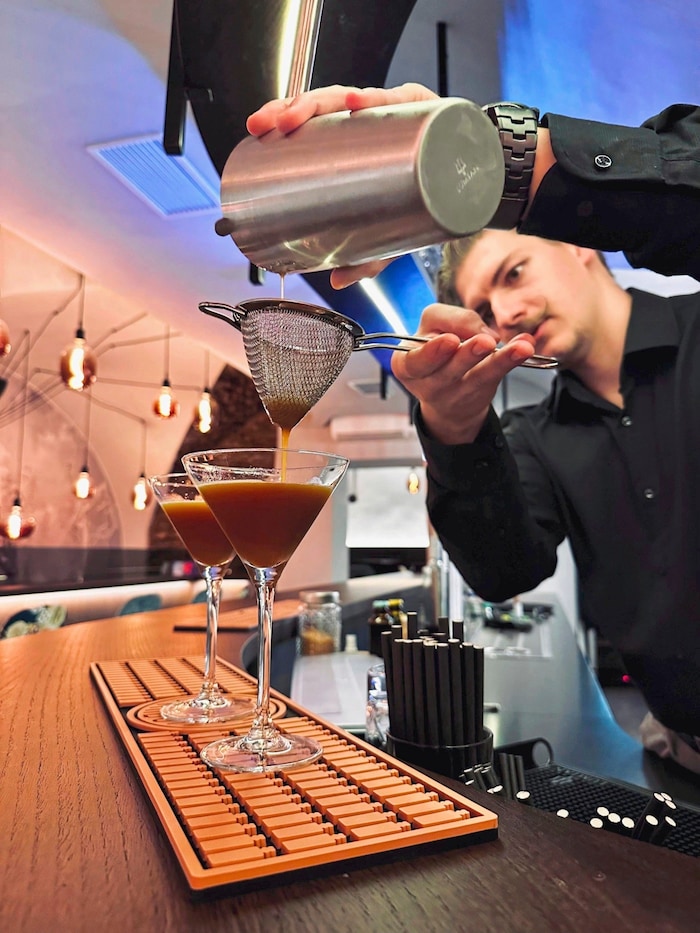 Lukas Kopf prepares the "Drunken Earl".