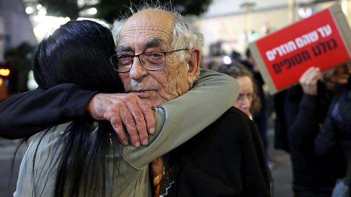 Emotional scenes also at a rally for the Hamas hostages in Tel Aviv