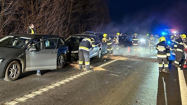 Großeinsatz Donnerstagabend am Autobahnzubringer Mooskirchen (Bild: FF Söding)