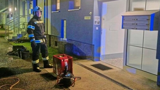 Dense smoke in the stairwell - the building had to be ventilated. (Bild: FF Gaaden)