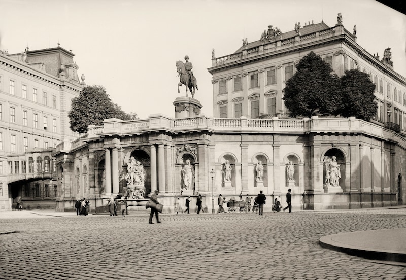 Die Albertina im 19. Jahrhundert als  „Palais Erzherzog Albrecht“. Erzherzog Albrecht war der vorletzte habsburgische Besitzer der heutigen Albertina. (Bild: Archiv Setzer-Tschiedel / brandstaetter images / picturedesk.com)