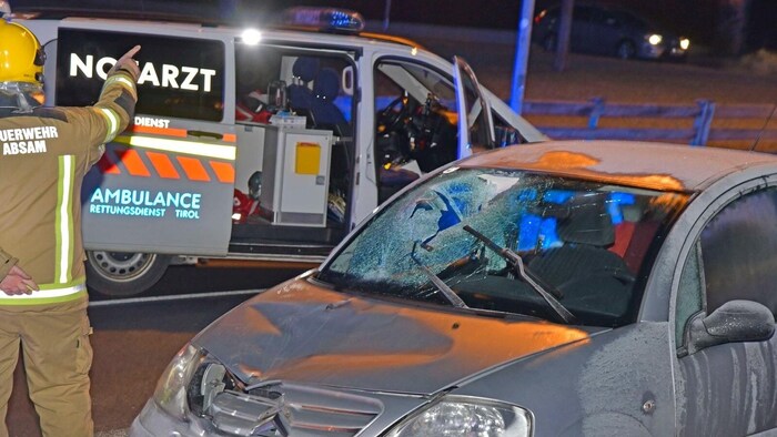 Notarzt, Feuerwehr, Rettung und Polizei waren vor Ort.