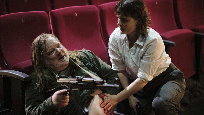 Bei den selbsternannten Widerständlern geht bei der Geiselnahme im Kino auch nicht alles glatt.