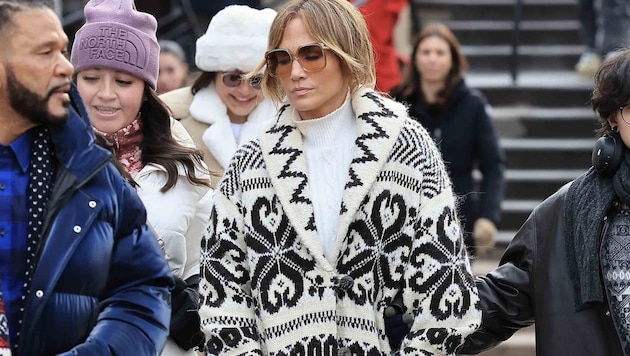 Jennifer Lopez mag es im Winter auch kuschelig warm.  (Bild: Photo Press Service/www.photopress.at)