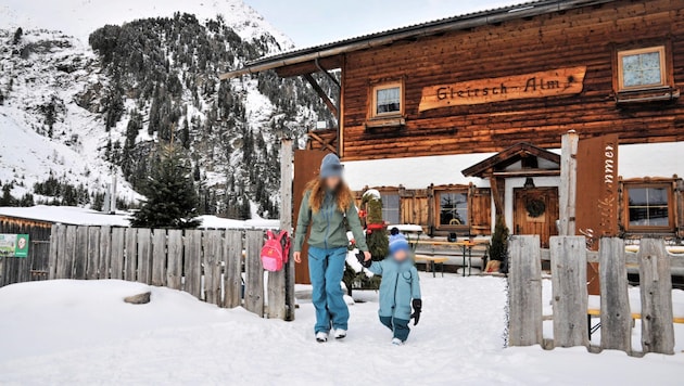 It is mainly families with children and senior citizens who visit the Gleirschalm - in winter for tobogganing. Some of them are now staying away because of the parking fee. (Bild: Peter Freiberger, Krone KREATIV)