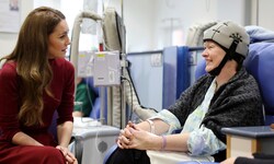 Prinzessin Kate im Gespräch mit Kunsthistorikerin Katherine Field