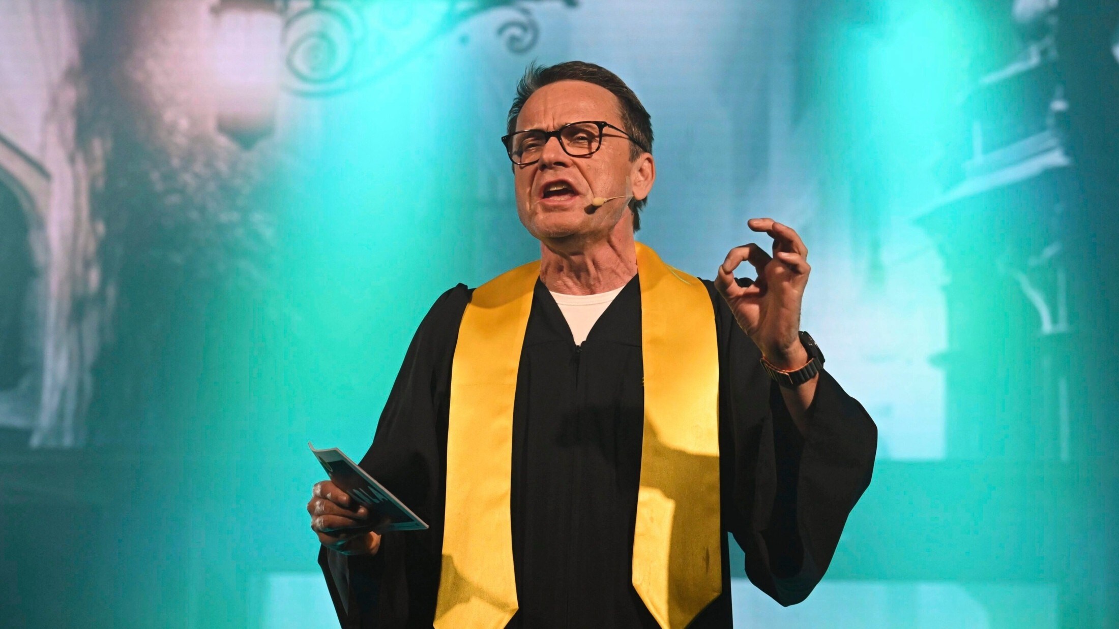 "Politics is what strains the people", executioner Harald Janesch.