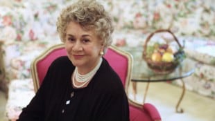 Schauspielerin Joan Plowright starb im Alter von 95 Jahren. Sie spielte in zahlreichen Filmen mit – unter anderem in „101 Dalmatiner“ oder „Tee mit Mussolini“. (Bild: APA/AP Photo/Suzanne Plunkett, File)