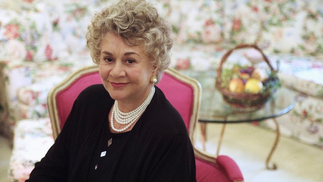 Schauspielerin Joan Plowright starb im Alter von 95 Jahren. Sie spielte in zahlreichen Filmen mit – unter anderem in „101 Dalmatiner“ oder „Tee mit Mussolini“. (Bild: APA/AP Photo/Suzanne Plunkett, File)