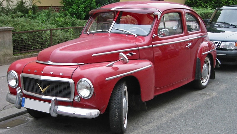 Der „Buckel-Volvo“ PV444L (Bild: CC BY-SA 3.0)