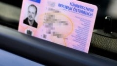 Der Welser wollte bei der Polizeikontrolle die Beamten narren und verschweigen, dass er keinen Führerschein mehr hatte (Bild: Helmut Fohringer)