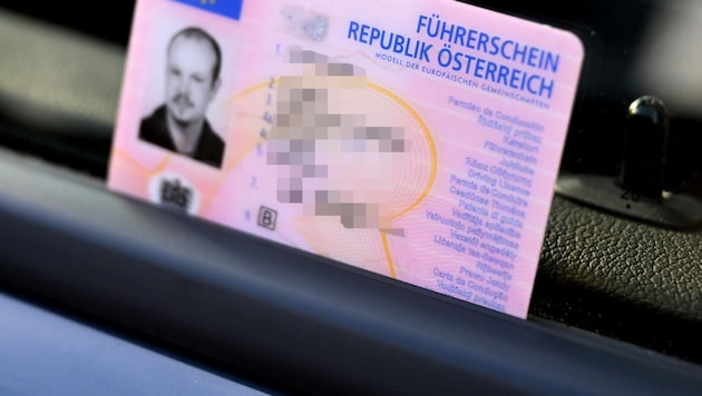 During the police check, the man from Wels wanted to fool the officers and conceal the fact that he no longer had a driver's license (Bild: APA/Helmut Fohringer)